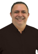 Foto de APOLINÁRIO GOMES
